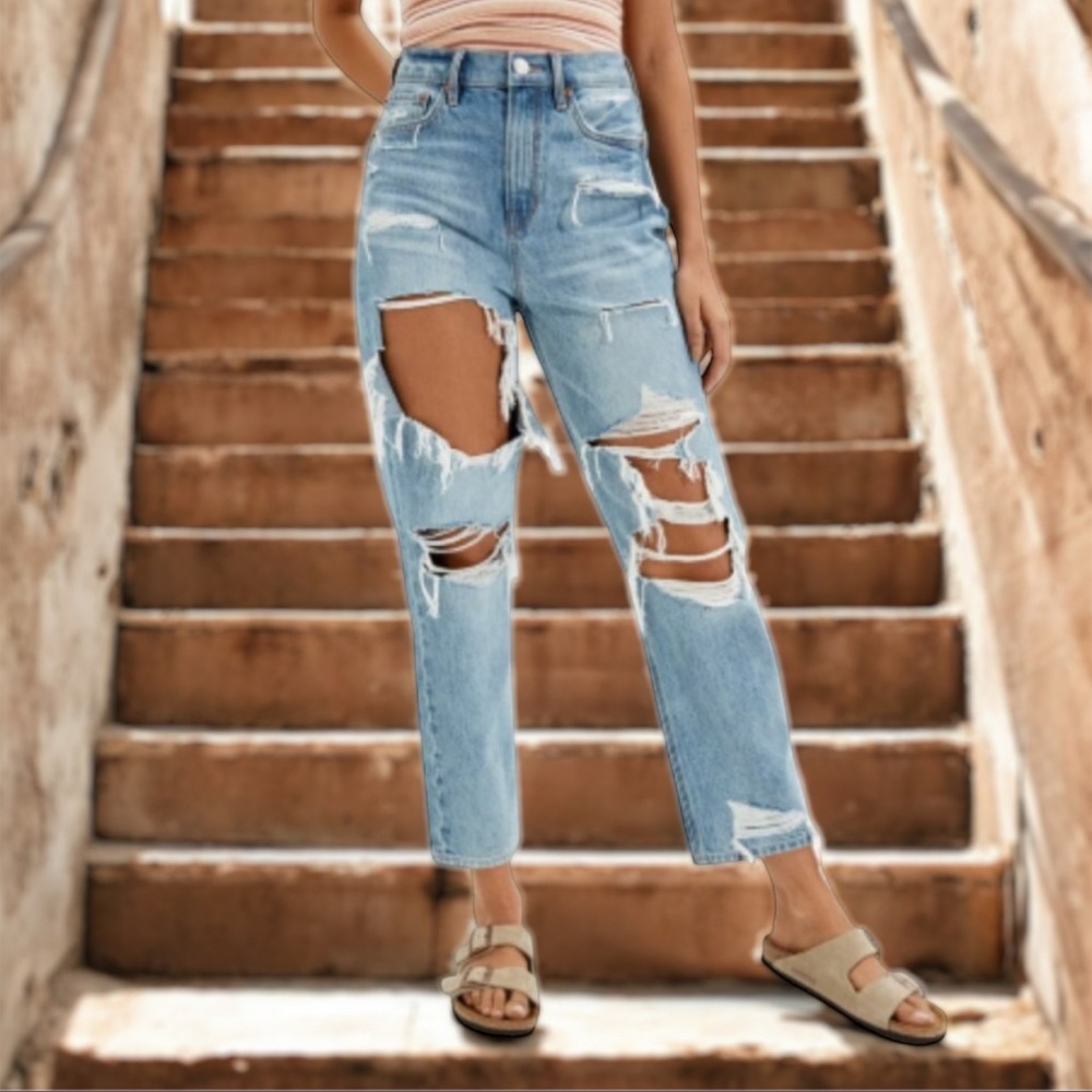 AMERICAN EAGLE Ripped Highest Rise 90s Boyfriend Jean in Lakeside 0 Short